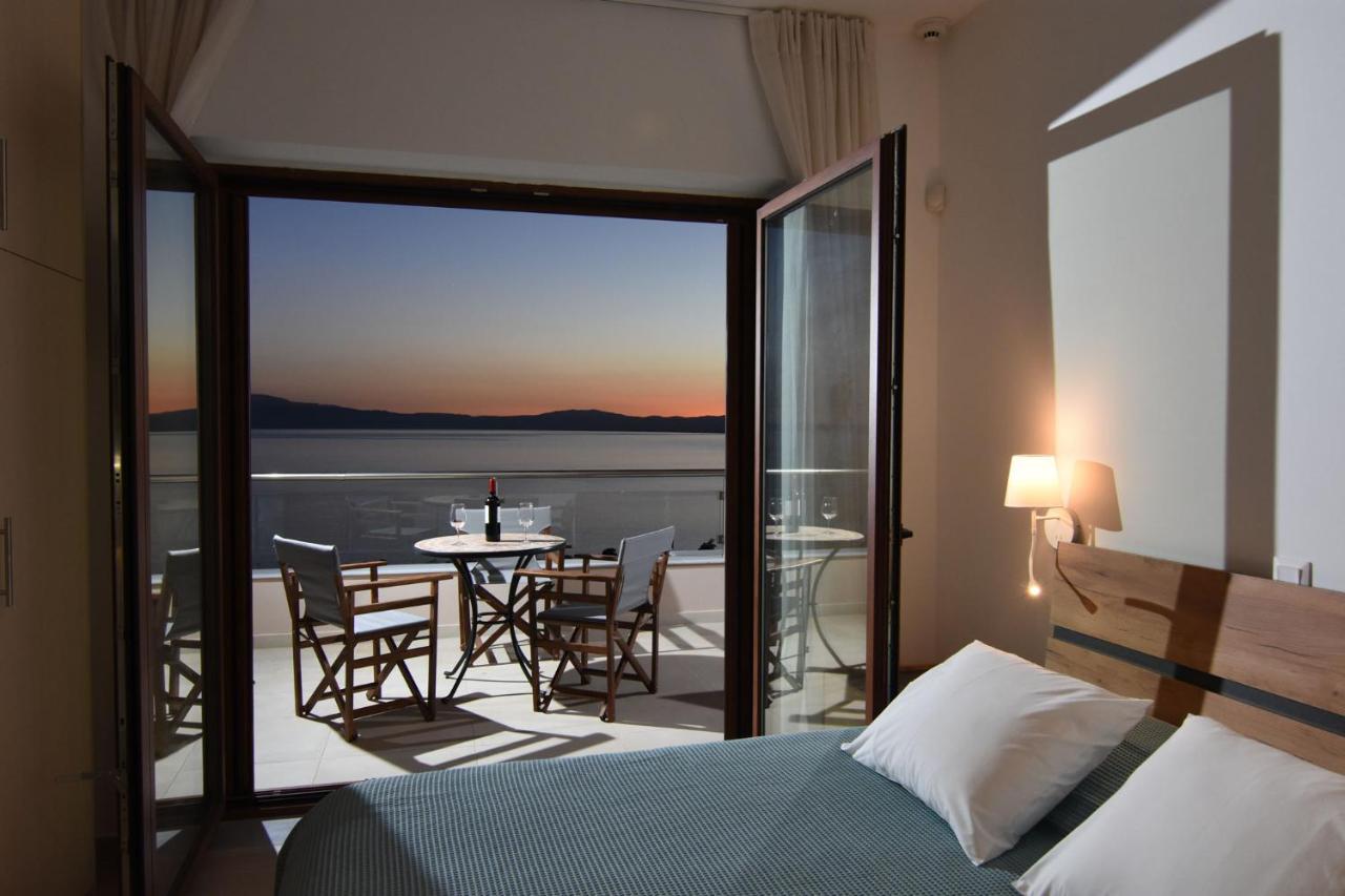 Villa Dafni - Infinite Sea Vistas With Private Pool 卡拉马塔 外观 照片