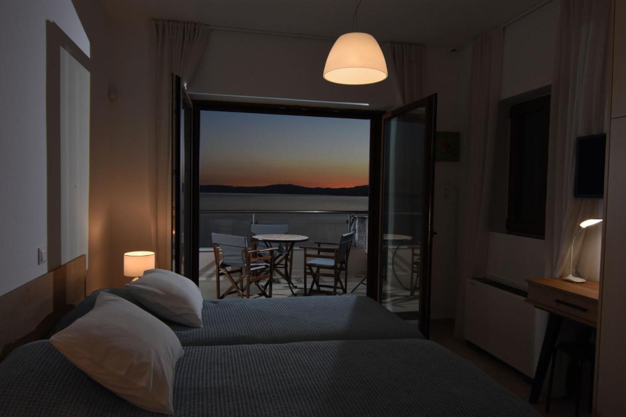Villa Dafni - Infinite Sea Vistas With Private Pool 卡拉马塔 外观 照片