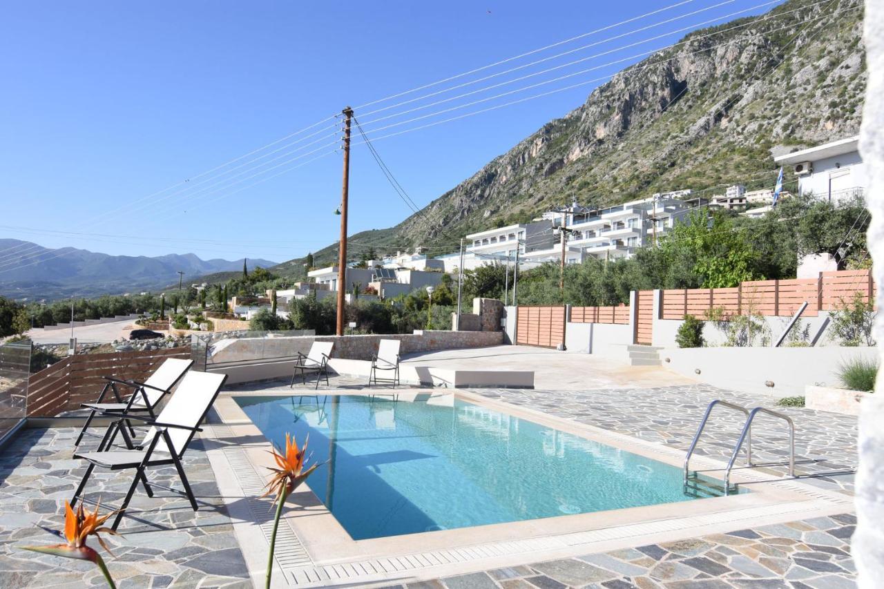 Villa Dafni - Infinite Sea Vistas With Private Pool 卡拉马塔 外观 照片