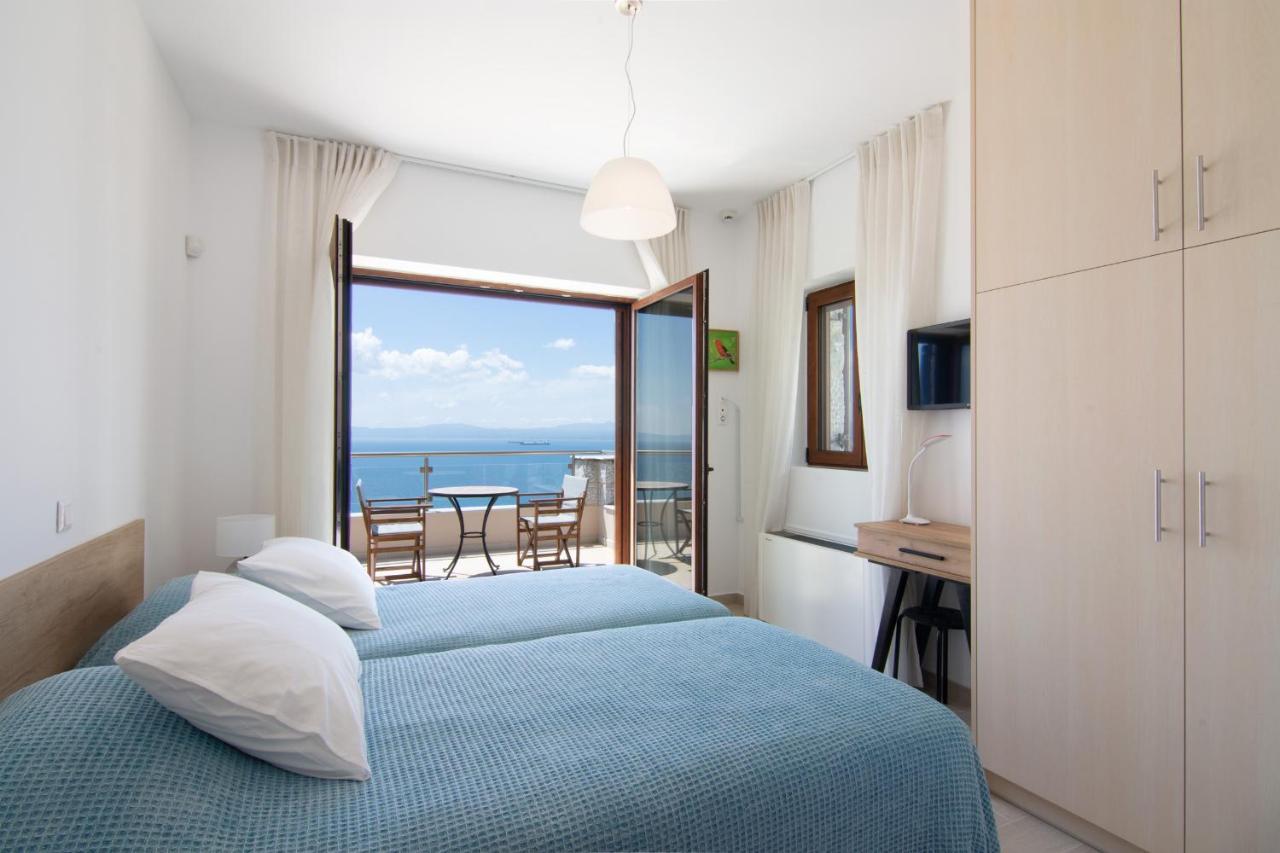 Villa Dafni - Infinite Sea Vistas With Private Pool 卡拉马塔 外观 照片